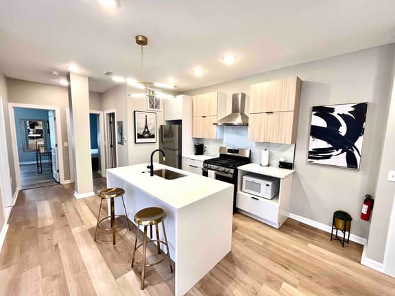 #7, Two bedroom, kitchen, beach across the street .. - Image 1