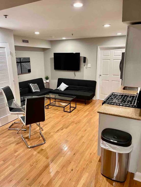 1 bedroom close to convention unit 3 - Image 1