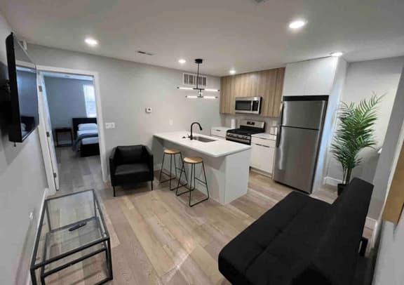 2 bedroom on Broad st close to Wells fargo unit4 - Image 1