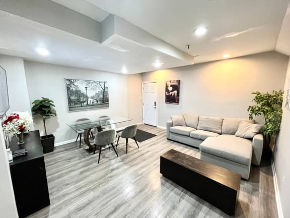 5 bedroom: 1 block beach , boardwalk ,Tropicana. - Image 1