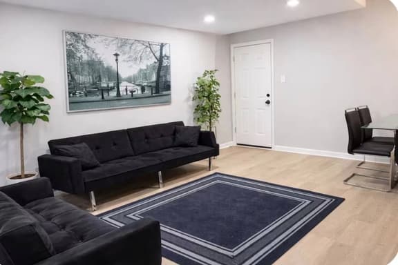 5 bedroom across from tropicana 1 block to beach - Image 1