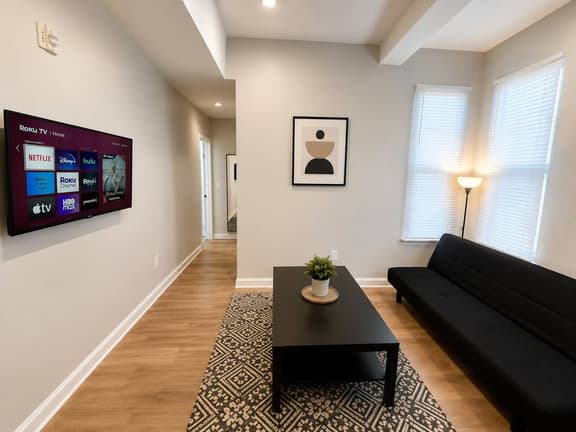 University area all new 3 bedroom livingroom. - Image 1