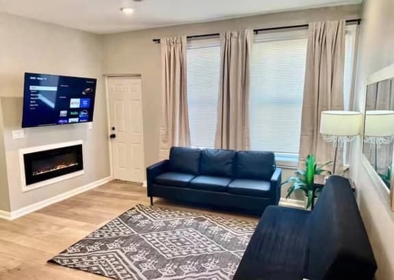 two bedroom one block of the beach with balcony. - Image 1
