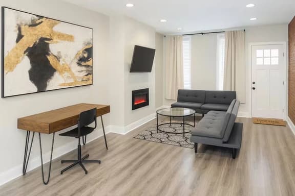 Point breeze, full house, 4 bedroom, backyard. - Image 1