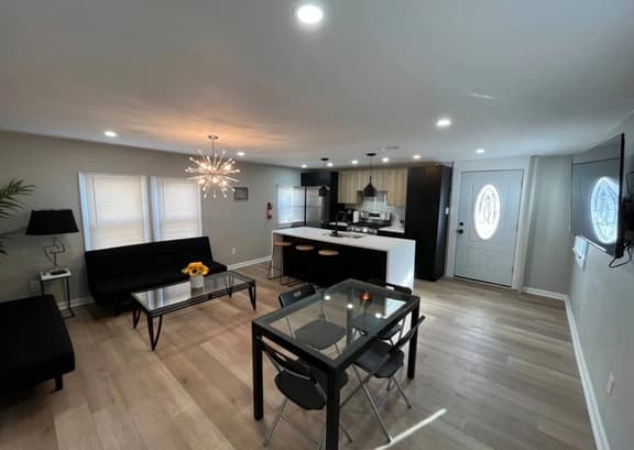 3 bedroom with deck across from tropicana casino#3 - Image 1