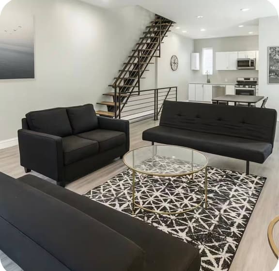 Four bedroom home in university city 3432 - Image 1