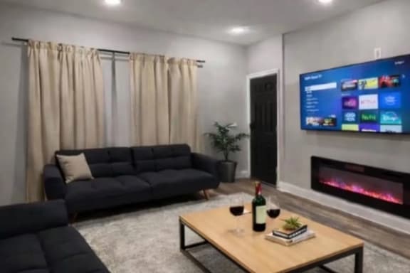 3 bedroom, backyard close to convention center 1 - Image 1